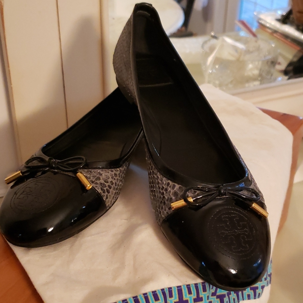 Tori Burch Snakeskin/Logo Flats EEEUC